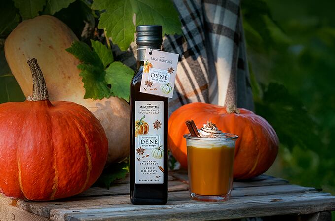 Fenomén Pumpkin Spice Latte: jak si podzimní hit připravit s dýňovým sirupem i doma