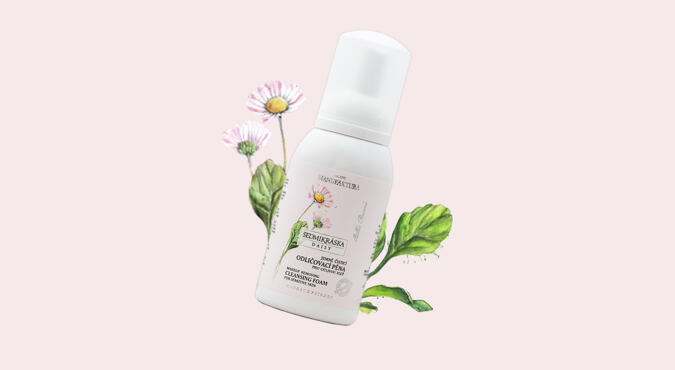 DAISY Soft Cleansing and Makeup Removing Foam for Sensitive Skin