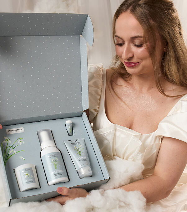 Hydratačná & zvláčňujúca sprchovacia pena SNEŽIENKA