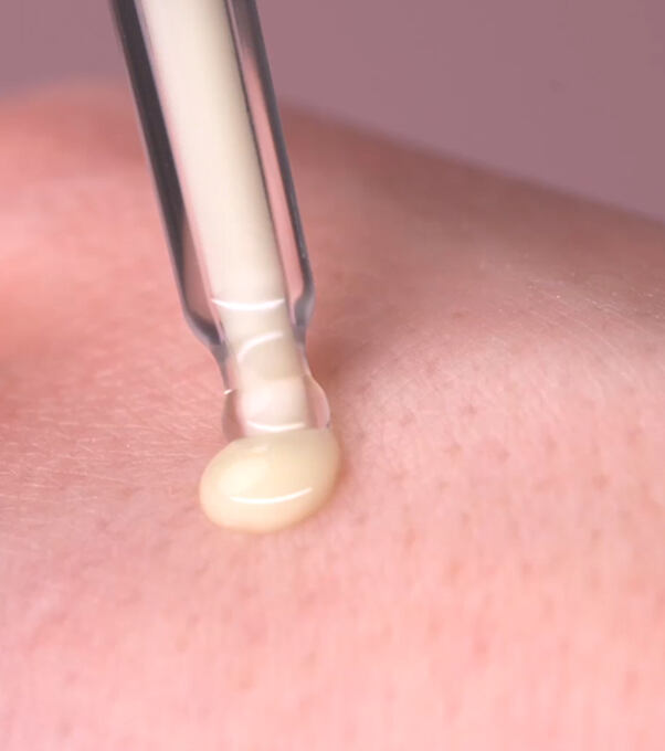 Omladzujúci hydratačný pleťový booster RUŽA & SEDMOKRÁSKA