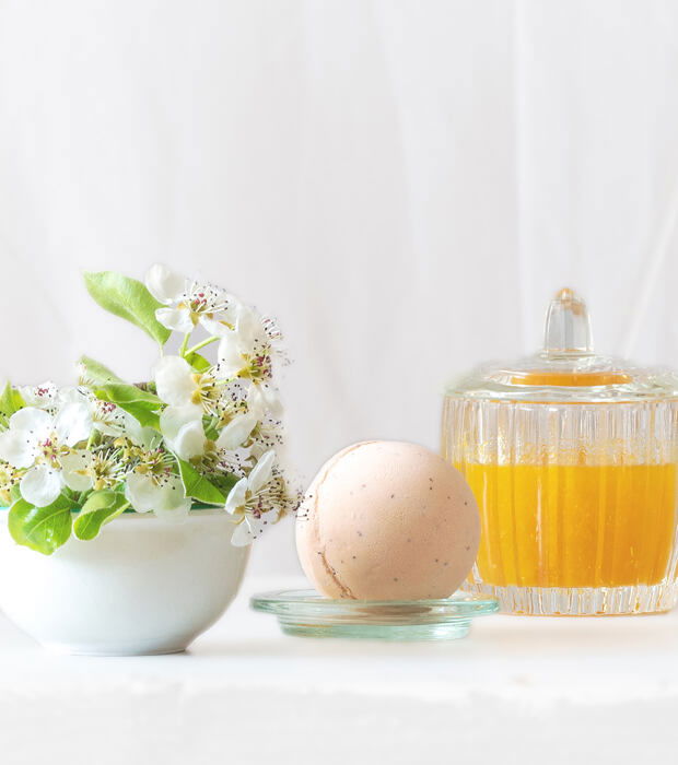 Zvláčňující šumivá koule do koupele 2v1 MERUŇKA