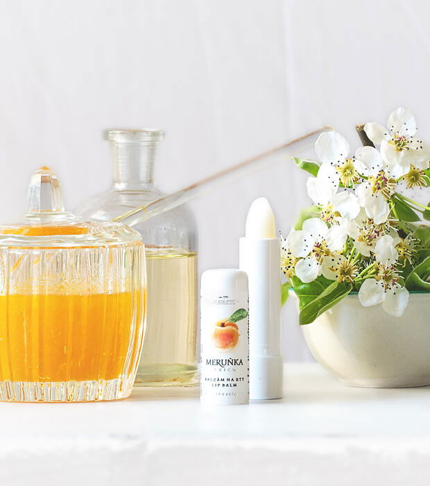 APRICOT Hydrating & Plumping Lip Balm