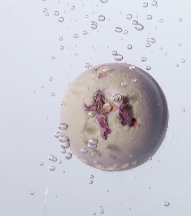 Exkluzivní krémová koupelová koule s růžovým olejem 2 v 1 RŮŽE